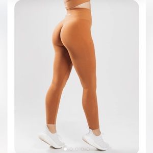 Alphalete Amplify Legging - Mandarin LIKE NEW